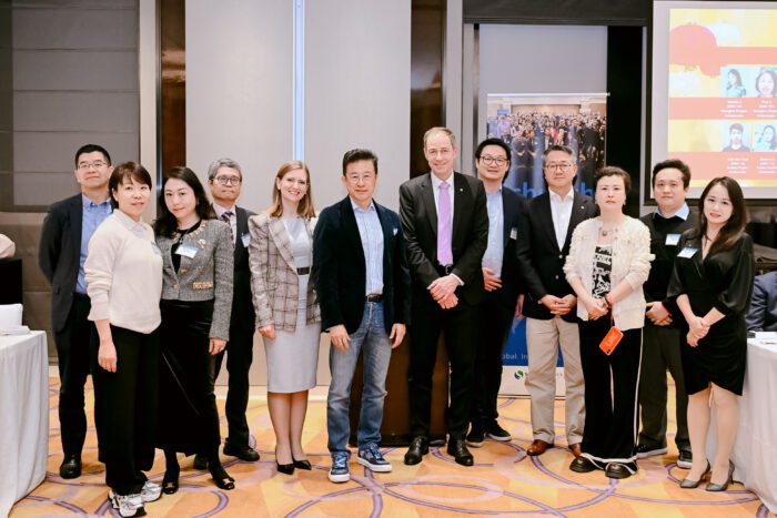 Christina Niederwanger, Andrew Wu, Dean Detlev Zwick, and Chapter Ambassadors from Shanghai, Hong Kong, Beijing, and Guangzhou celebrate the strength and unity of Schulich’s Global Alumni Network.  