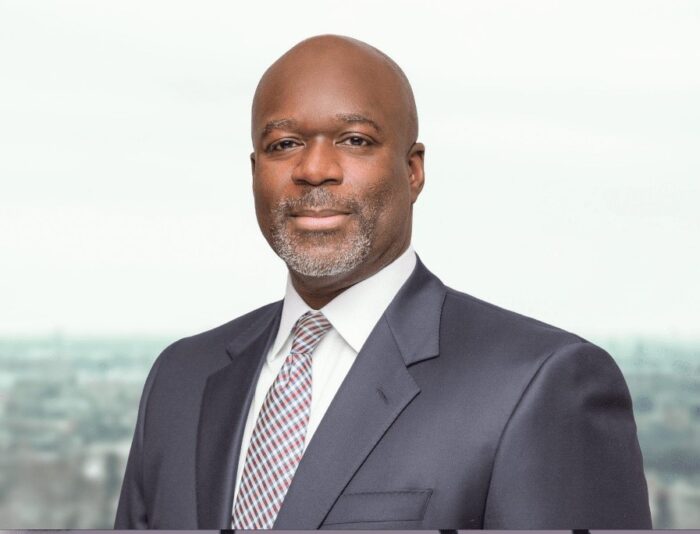 Dennis Mitchell (MBA ’03), CEO & CIO Starlight Capital, headshot