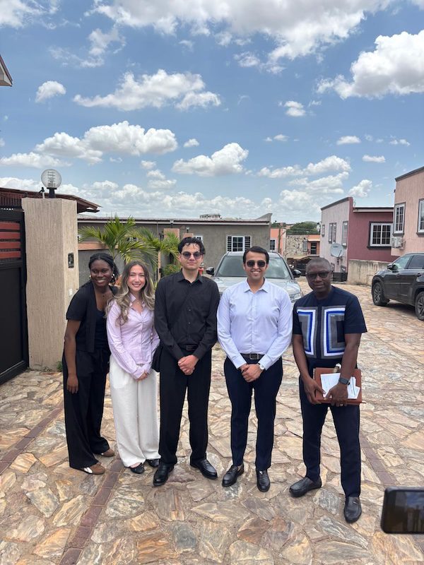 MMKG students in Ghana (outdoors)